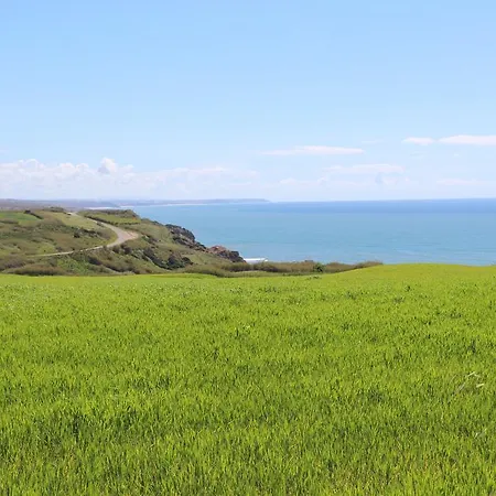 Green & Sea Beach House *
